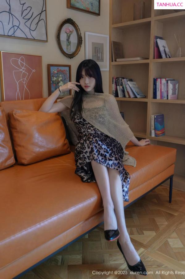 [XiuRen]高清写真图 2025.08.27 No.10698 白露lulu 黑白色比基尼